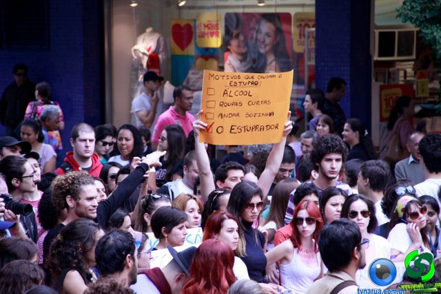03-06-2012marcha_das_vadias_londrina_01.jpg
