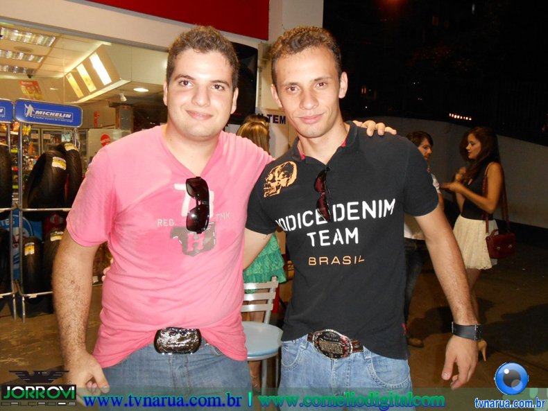 12-03-2013_Diego_Vinicius_Posto_Gasolina_2802929.jpg