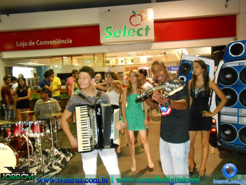 12-03-2013_Diego_Vinicius_Posto_Gasolina_2809129.jpg