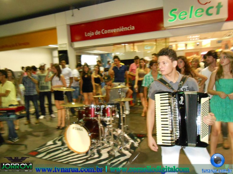 12-03-2013_Diego_Vinicius_Posto_Gasolina_2809229.jpg