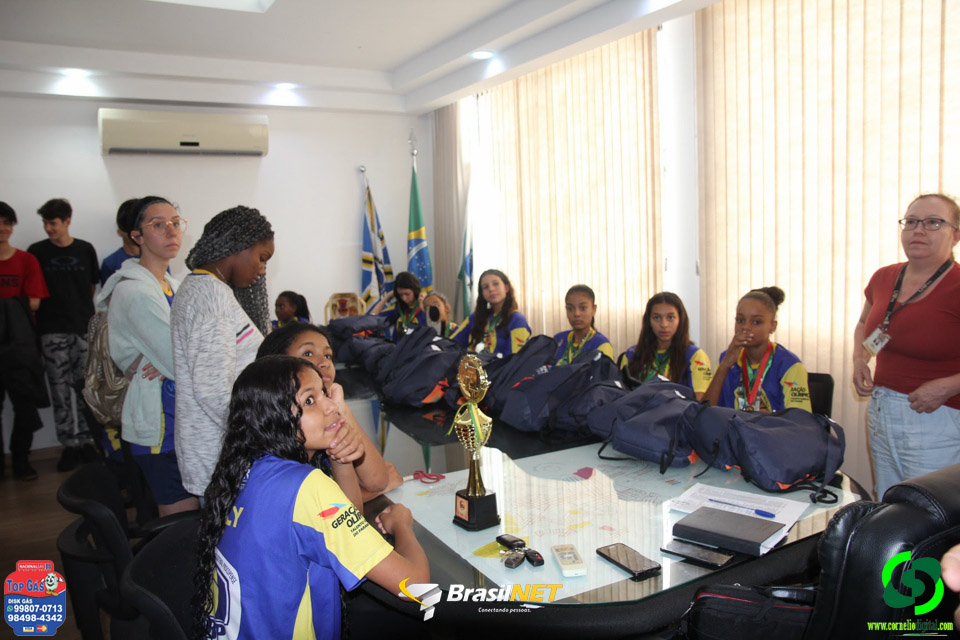 15-12-2019_Atletas_Recebem_Bolsas_03.jpg