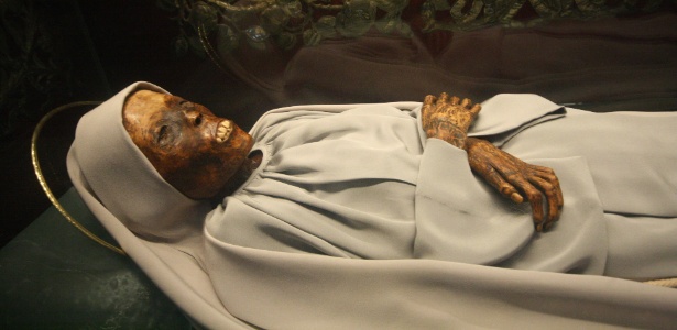 A santa mumificada que não foi canonizada, mas atrai milhares para cidadezinha na Itália