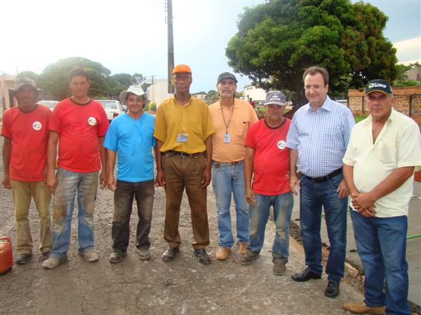 Prefeito Amin visita obras na Rua Santa Catarina