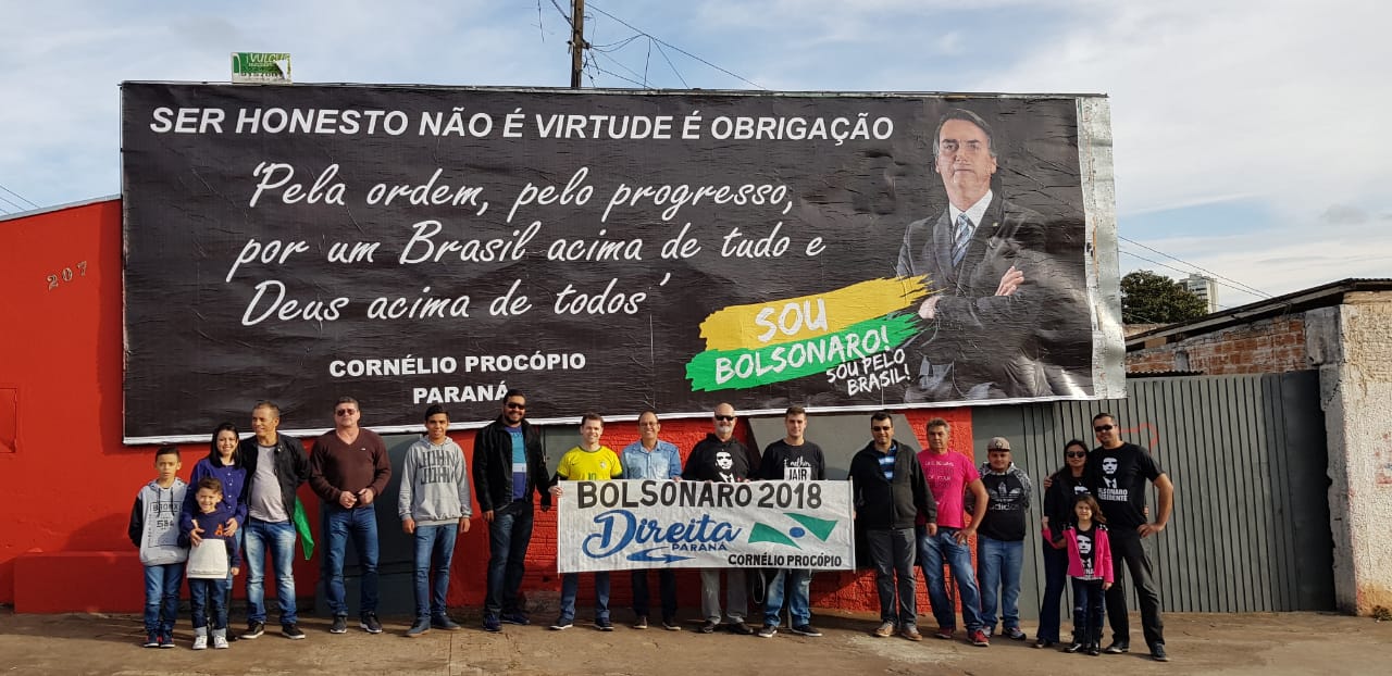 Apoiadores de Bolsonaro instalam 2 outdoors em Cornélio Procópio 