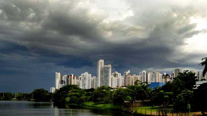 INSTABILIDADE Previsão é de calor e pancadas de chuvas isoladas para o feriadão de carnaval em Londrina