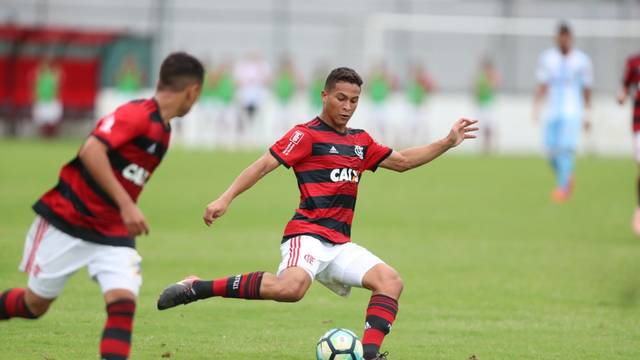 Flamengo goleia o Londrina e se classifica para as quartas de final da Copa do Brasil Sub-17