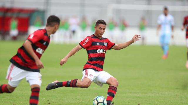 Flamengo goleia o Londrina e se classifica para as quartas de final da Copa do Brasil Sub-17