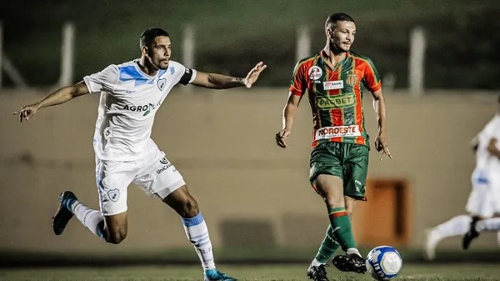 BONS RESULTADOS Com Londrina EC no G8 novamente, técnico valoriza intensidade do time