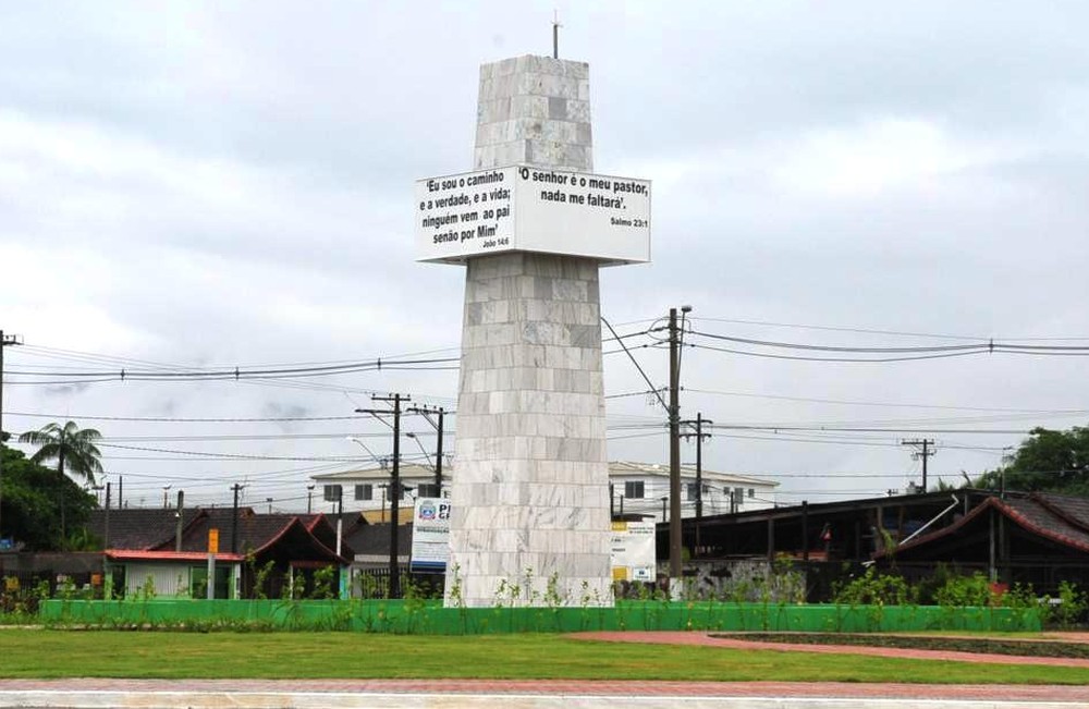 SINAL DOS TEMPOS: Justiça determina remoção de inscrições bíblicas de praça em SP a pedido de ateus