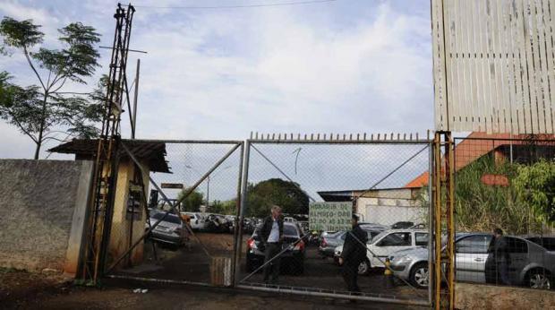 Polícia vai investigar se incêndio no pátio do Detran foi criminoso