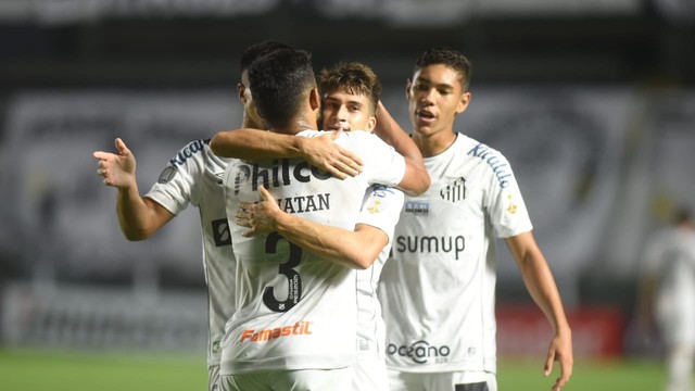 Santos reage, goleia The Strongest e respira por classifica&ccedil;&atilde;o na Libertadores