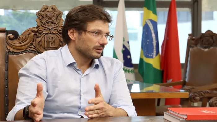 DAN&Ccedil;A DAS CADEIRAS: Prefeito de Londrina oficializa mudan&ccedil;as nas secretarias de Governo e RH