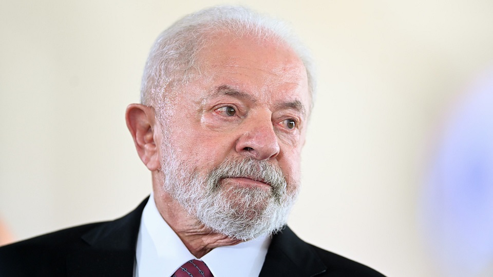 Lula veta calendário de pagamento de emendas e amplia atrito com Congresso